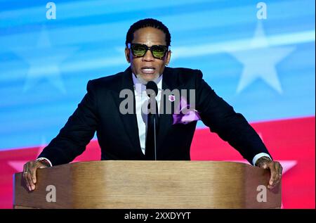 Chicago, États-Unis. 22 août 2024. PAS de courrier quotidien. PAS DE journaux ou journaux de New York ou du New Jersey dans un rayon de 75 miles de New York - D.L. Hughley fait des remarques le jour 4 de la Convention nationale démocrate 2024 au United Center à Chicago, il, USA, le jeudi 22 août, 2024. photo de Ron Sachs/CNP/ABACAPRESS. COM Credit : Abaca Press/Alamy Live News Banque D'Images