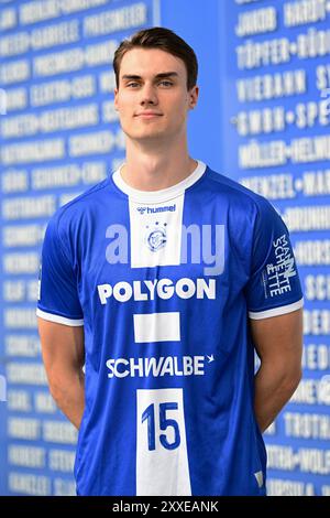 Gummersbach, Deutschland. 23rd Aug, 2024. Portrait Miro Schluroff (VfL Gummersbach 15) DAIKIN Handball Bundesliga, 1 Bundesliga, VfL Gummersbach, Mannschaftspraesentation Spielzeit 2024/2025, Schwalbe Arena Gummersbach, 23.08.2024 Foto: Eibner-Pressefoto/Juergen Augst Credit: dpa/Alamy Live News Stock Photo