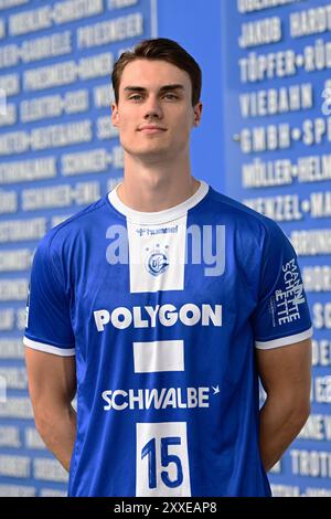 Gummersbach, Deutschland. 23 août 2024. Portrait Miro Schluroff (VfL Gummersbach 15) DAIKIN Handball Bundesliga, 1 Bundesliga, VfL Gummersbach, Mannschaftspraesentation Spielzeit 2024/2025, Schwalbe Arena Gummersbach, 23.08.2024 Foto : Eibner-Pressefoto/Juergen Augst crédit : dpa/Alamy Live News Banque D'Images