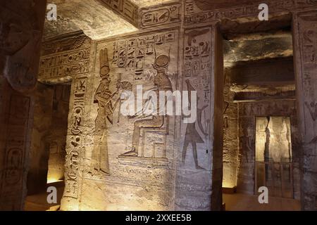 L'intérieur de l'ancien temple égyptien Abu Simbel Banque D'Images