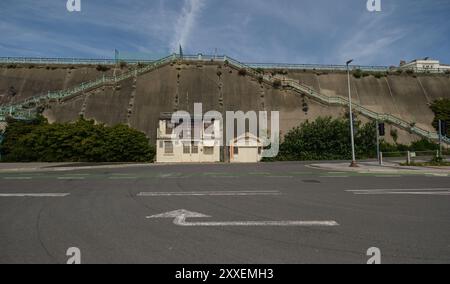 285 Madeira Terrace Brighton les ateliers de Volks Railway se trouvent dans la falaise du mur de falaise est. Bâtiment historique des années 1880 Banque D'Images