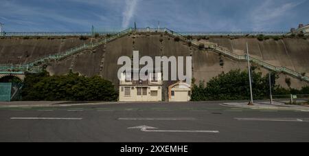 285 Madeira Terrace Brighton les ateliers de Volks Railway se trouvent dans la falaise du mur de falaise est. Bâtiment historique des années 1880 Banque D'Images