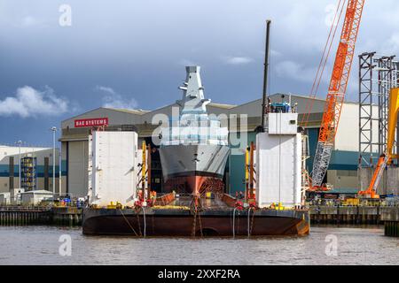 Le futur HMS Cardiff (F89), la deuxième des huit frégates de type 26 construites par BAE Systems à Glasgow pour la Royal Navy - août 2024. Banque D'Images