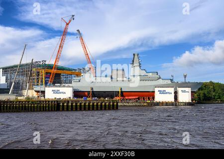 Le futur HMS Cardiff (F89), la deuxième des huit frégates de type 26 construites par BAE Systems à Glasgow pour la Royal Navy - août 2024. Banque D'Images