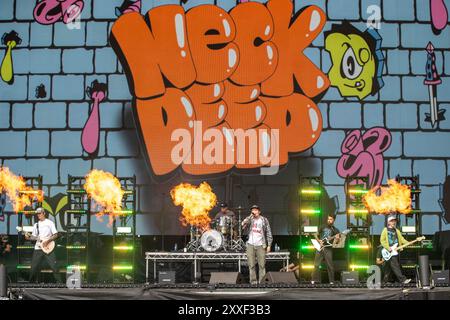 Leeds, Royaume-Uni. Samedi 24 août 2024Neck Deep se produit sur la scène principale lors de la deuxième journée de Bramham Park © Jason Richardson / Alamy Live News Banque D'Images
