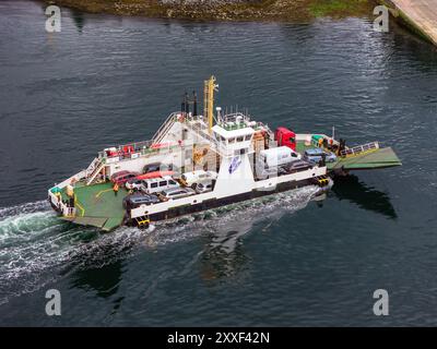 Corran est un ferry exploité par le Highland Council à travers le Corran Narrows sur le Loch Linnie, en Écosse. Banque D'Images