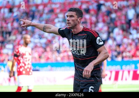 Robin Gosens (1. FC Union Berlin, #06) gestikuliert, GER, 1. FSV Mainz 05 vs. 1. FC Union Berlin Fussball, 1. Bundesliga, 1. Spieltag, Spielzeit 2024/2025, 24.08.2024. LES RÈGLEMENTS du LDF INTERDISENT TOUTE UTILISATION DE PHOTOGRAPHIES comme SÉQUENCES D'IMAGES ou QUASI-VIDÉO Foto : Eibner-Pressefoto/Florian Wiegand Banque D'Images