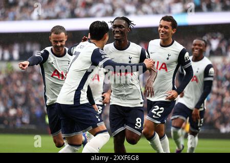 Tottenham Hotspur Stadium, Londres, Royaume-Uni. 24 août 2024. Premier League Football, Tottenham Hotspur contre Everton ; Yves Bissouma de Tottenham Hotspur célèbre après avoir marqué pour 1-0 à la 14e minute crédit : action plus Sports/Alamy Live News Banque D'Images