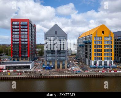 Appartements Millers Quay Waterfront en construction avril 2024 à Birkenhead Docks, Wirral Waters, Merseyside, Angleterre Banque D'Images