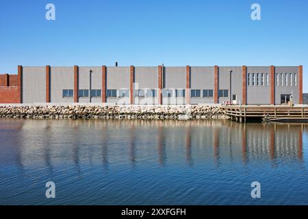 Sæby Fiske-Industri (Saeby Fish Canners), bâtiment d'usine datant d'environ 1972 ; Havnen, Sæby, Danemark Banque D'Images