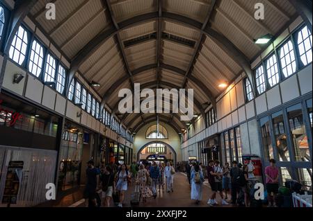 Lübeck, Allemagne, 20 juillet 2024 - aménagement intérieur du hall et du toit de la gare principale Banque D'Images