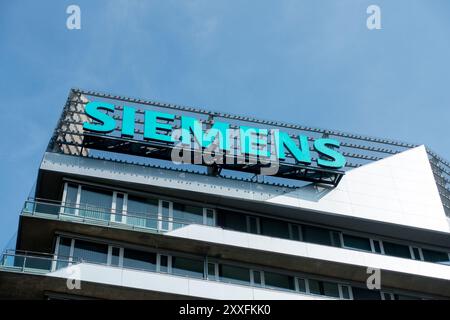 Signe Siemens logo sur le bâtiment Siemens bureau Banque D'Images