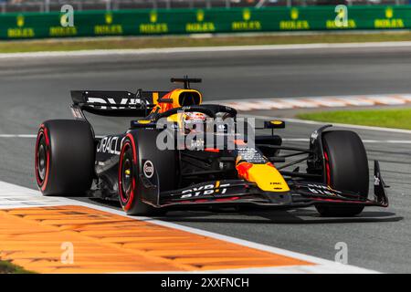 Circuit Zandvoort, Zandvoort, pays-Bas. 24 août 2024 ; Max Verstappen des pays-Bas et Oracle Red Bull Racing lors du Grand Prix d'Italie de formule 1 crédit : Jay Hirano/AFLO/Alamy Live News Banque D'Images