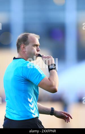 Copenhague, Danemark. 23 août 2024. Arbitre Jonas Bogelund vu lors du match NordicBet Liga entre B.93 et Hilleroed Fodbold au stade Osterbro de Copenhague. Banque D'Images