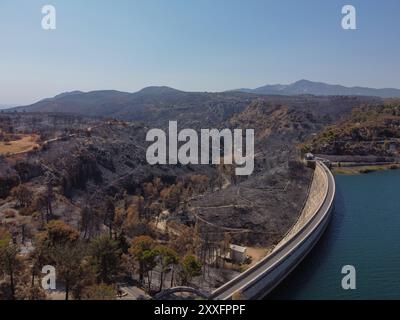 Aftermath of the east Attica wildfire in Lake Marathon Areal view of Marathon Dam surrounded by burned tree trunks following the devastating wildfire that raged in east Attica between August 11 and August 13, 2024. Marathon Reservoir is a major water supply for Athens. Athens Greece Copyright: xNicolasxKoutsokostasxNicolasxKoutsokostasx DJI 0582 Stock Photo