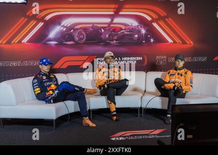 Circuit Zandvoort, Zandvoort, pays-Bas. 24.août.2024 ; Lando Norris, Oscar Pastri et Max Verstappen assistent à la conférence de presse après les qualifications au Grand Prix d'Italie de formule 1 crédit : Jay Hirano/AFLO/Alamy Live News Banque D'Images