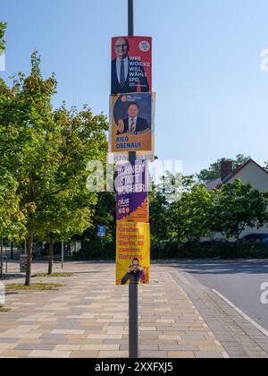 HOPPEGARTEN, ALLEMAGNE - 24 AOÛT 2024 : affiches politiques pour les élections législatives de septembre 2024 dans le Brandebourg. Banque D'Images