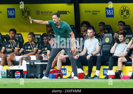 Dortmund, Deutschland. 24 août 2024. Dortmund, Allemagne, 2024-8-24, signal Iduna Park, 1. BUNDESLIGA : BORUSSIA DORTMUND - EINTRACHT FRANKFURT/DFB/DFL LA RÉGLEMENTATION INTERDIT TOUTE UTILISATION DE PHOTOGRAPHIES COMME SÉQUENCES D'IMAGES ET/OU QUASI-VIDÉO. Crédit : dpa/Alamy Live News Banque D'Images