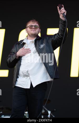 Southsea, Hampshire, UK, The Lathams on the common stage at Victorious Festival on Saturday 24th  August 2024 Photo Credit Emma Terracciano/Alamy Live News Stock Photo