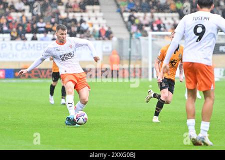 Cledara Abbey Stadium, Cambridge on Saturday 24th August 2024. Lee Evans (7 Blackpool) Passes the ball during the Sky Bet League 1 match between Cambridge United and Blackpool at the Cledara Abbey Stadium, Cambridge on Saturday 24th August 2024. (Photo: Kevin Hodgson | MI News) Credit: MI News & Sport /Alamy Live News Stock Photo