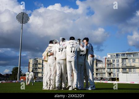 Bristol, UK, 24 August 2024. Gloucestershire huddle during the Vitality County Championship Division Two match between Gloucestershire and Leicestershire. Credit: Robbie Stephenson/Gloucestershire Cricket/Alamy Live News Stock Photo