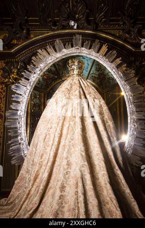 Retrato de la Imagen de la Virgen de Guía en el camerín del Templo Matriz de Santa María de Guía. Banque D'Images