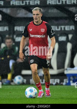 MONCHENGLADBACH - Florian Wirtz de Bayer 04 Leverkusen lors du match de Bundesliga opposant Borussia Monchengladbach et Bayer 04 Leverkusen au stade Borussia Park le 23 août 2024 à Monchengladbach, Allemagne. ANP | Hollandse Hoogte | GERRIT VAN KEULEN Banque D'Images