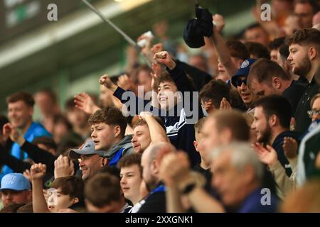 Easter Road, Édimbourg, Royaume-Uni. 24 août 2024. Scottish Premiership Football, Hibernian versus Dundee ; Dundee fans Credit : action plus Sports/Alamy Live News Banque D'Images