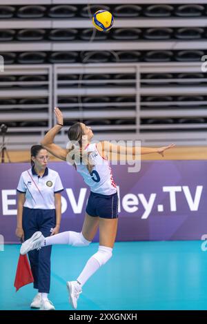 Osijek, Hrvatska. 24 août 2024. Andrea Mihaljevic, de Croatie, participe au match de qualification CEV EuroVolley 2026 féminin entre la Croatie et la Roumanie à Osijek, Croatie, le 24 août 2024. Photo : Borna Jaksic/PIXSELL crédit : Pixsell/Alamy Live News Banque D'Images