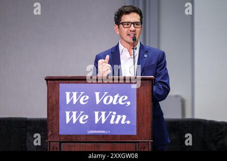 Chicago, États-Unis. 22 août 2024. Le représentant Jason Morgan, d-Ann Arbor, parle lors d'un petit déjeuner de la délégation du Parti démocrate du Michigan le quatrième jour de la Convention nationale démocrate à Chicago, Ill., le 22 août 2024. (Photo de Andrew Roth/Sipa USA) crédit : Sipa USA/Alamy Live News Banque D'Images