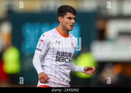 Rob Apter de Blackpool lors du match de Sky Bet League 1 Cambridge United vs Blackpool à Abbey Stadium, Cambridge, Royaume-Uni, 24 août 2024 (photo par Gareth Evans/News images) Banque D'Images