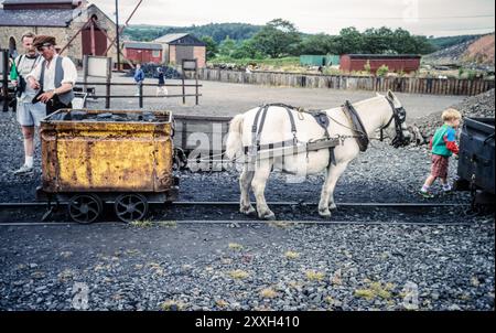 Poney de fosse et charrette dans un musée minier Banque D'Images