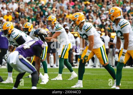 Green Bay, Wisconsin, États-Unis. 24 août 2024 : le quarterback Michael Pratt (17 ans) des Green Bay Packers aligne l'attaque lors du match de pré-saison de la NFL entre les Ravens de Baltimore et les Packers de Green Bay au lambeau Field à Green Bay, Wisconsin. Darren Lee/CSM (crédit image : © Darren Lee/Cal Sport Media) crédit : Cal Sport Media/Alamy Live News Banque D'Images