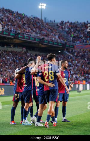 Barcelone, Espagne. 24 août 2024. Les joueurs de Barcelone célèbrent un but lors du match LaLiga EA Sports entre le FC Barcelone et l'Athletic Club de Bilbao aux Estadi Olimpic Lluis Companys. Crédit : Christian Bertrand/Alamy Live News Banque D'Images