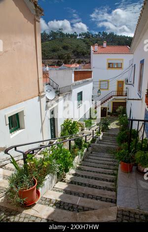 Vieilles maisons dans les petites rues d'Odeceixe à l'Algarve, Portugal, Europe Banque D'Images