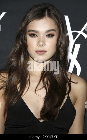 Hailee Steinfeld de Zoe Kravitz célèbre son nouveau rôle avec Yves Saint Laurent Beauty au Gibson Brands Sunset à West Hollywood, USA en mai Banque D'Images