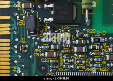 Circuit imprimé avec composants électroniques Banque D'Images