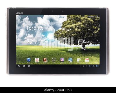 ASUS Eee Pad Transformer TF101 Android Tablet ordinateur isolé sur fond blanc avec clipping path Banque D'Images