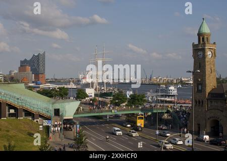 Europe, Allemagne, Hambourg, Elbe, port, gare Pauli Landungsbruecken, centre du verre, salle Philharmonique de l'Elbe, navire-musée Rickmer Rickmers, Hambu Banque D'Images