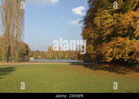 Le jardin anglais de Munich en automne Banque D'Images