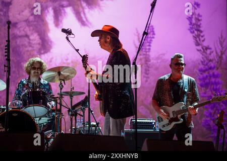 Porto, Portugal. 24 août 2024. Les Waterboys se produisent sur scène le 4ème jour du festival de musique de Vilar de Mouros qui se tient du 21 au 24 août 2024 dans le nord du Portugal. (Photo de Diogo Baptista/SOPA images/SIPA USA) crédit : SIPA USA/Alamy Live News Banque D'Images