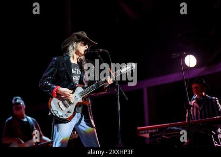 Porto, Portugal. 24 août 2024. Les Waterboys se produisent sur scène le 4ème jour du festival de musique de Vilar de Mouros qui se tient du 21 au 24 août 2024 dans le nord du Portugal. (Photo de Diogo Baptista/SOPA images/SIPA USA) crédit : SIPA USA/Alamy Live News Banque D'Images