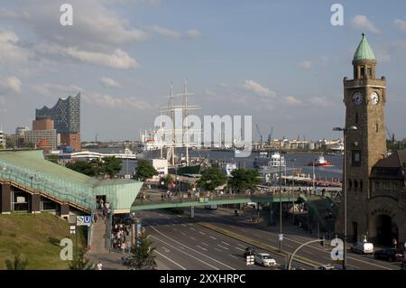 Europe, Allemagne, Hambourg, Elbe, port, gare Pauli Landungsbruecken, centre du verre, salle Philharmonique de l'Elbe, navire-musée Rickmer Rickmers, Hambu Banque D'Images