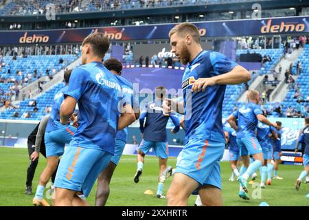 Saint-Pétersbourg, Russie. 24 août 2024. Ivan Sergeev (R) de Zenit vu en action lors du match de football de la première Ligue russe entre Zenit Saint-Pétersbourg et Spartak Moscou à Gazprom Arena. Score final ; Zenit 0:0 Spartak. Crédit : SOPA images Limited/Alamy Live News Banque D'Images