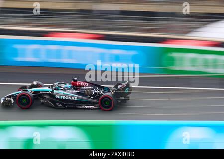 Zandvoort, pays-Bas. 24 août 2024. Le pilote britannique George Russell de Mercedes participe à la séance de qualification au Grand Prix des pays-Bas de formule 1 sur le circuit de Zandvoort, aux pays-Bas, le 24 août 2024. Crédit : Meng Dingbo/Xinhua/Alamy Live News Banque D'Images