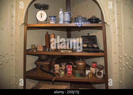 Den Helder, pays-Bas, 31 juillet 2021. Intérieur de vieux navire de guerre dans le port de Den Helder. Banque D'Images