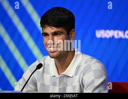 Flushing NY, États-Unis. 24 août 2024. Carlos Alcaraz s’adresse aux médias au centre national de tennis Billie Jean King de l’USTA le 24 août 2024 à Flushing Queens. Crédit : Mpi04/Media Punch/Alamy Live News Banque D'Images