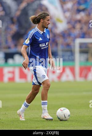 Anguilles, Deutschland. 17 août 2024. firo : 17.08.2024, football, football, DFB-Pokal, Cup, saison 2024/2025, 1er tour, VFR Aalen 1921 - FC Schalke 04 Taylan Bulut, Schalke, action individuelle crédit : dpa/Alamy Live News Banque D'Images