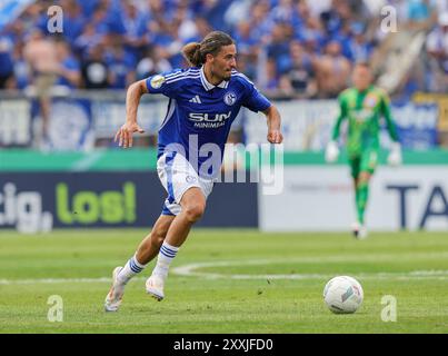 Anguilles, Deutschland. 17 août 2024. firo : 17.08.2024, football, football, DFB-Pokal, Cup, saison 2024/2025, 1er tour, VFR Aalen 1921 - FC Schalke 04 Taylan Bulut, Schalke, action individuelle crédit : dpa/Alamy Live News Banque D'Images
