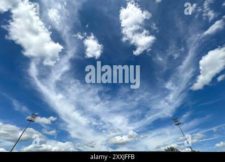 Anguilles, Deutschland. 17 août 2024. firo : 17.08.2024, football, football, DFB-Pokal, Cup, saison 2024/2025, 1er tour, VFR Aalen 1921 - FC Schalke 04 Sky over the Centus Arena crédit : dpa/Alamy Live News Banque D'Images